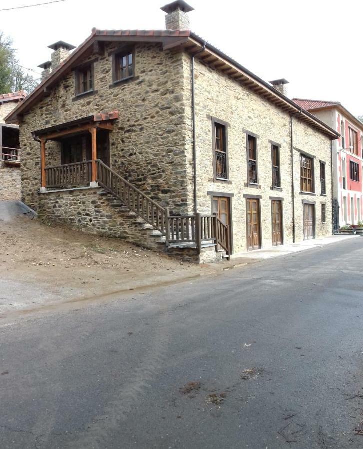 Apartamentos Rurales Casa Carmen Pola De Allande Exterior photo