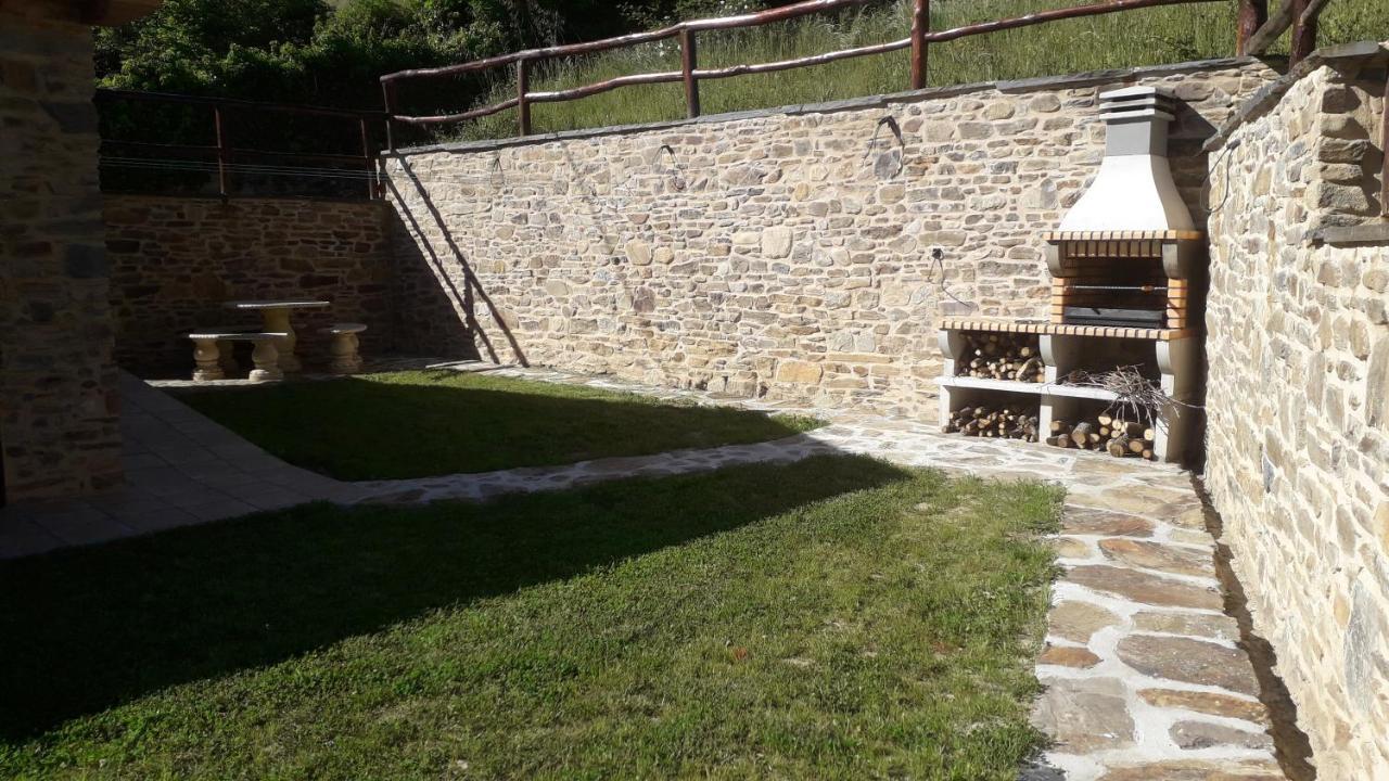 Apartamentos Rurales Casa Carmen Pola De Allande Exterior photo